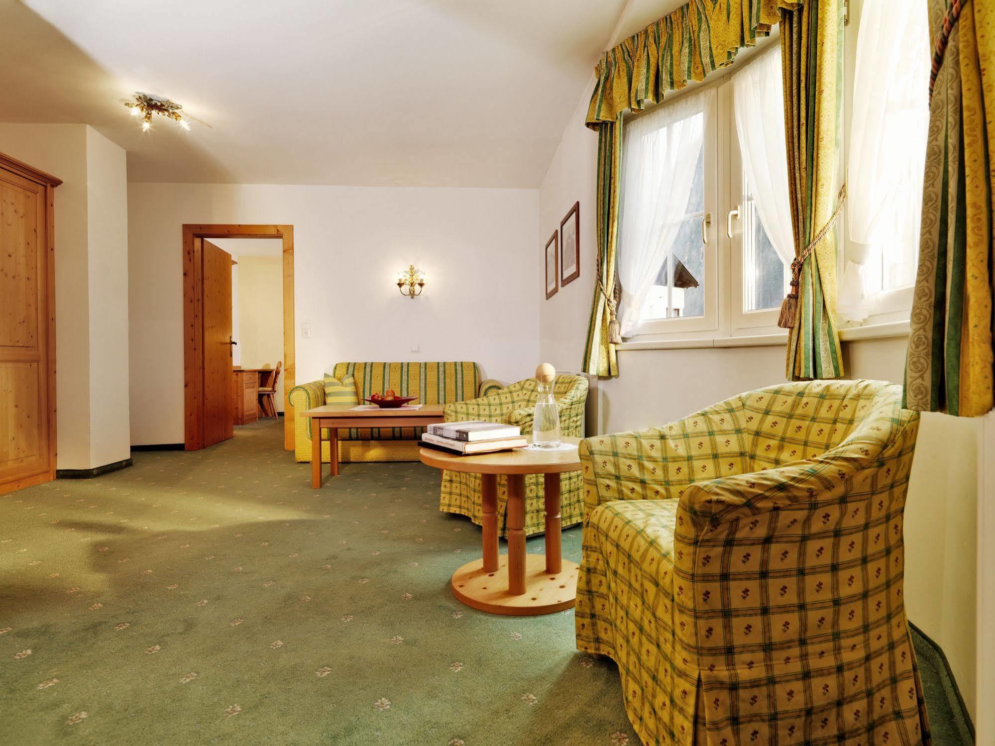 Posthotel Strengen Am Arlberg Esterno foto