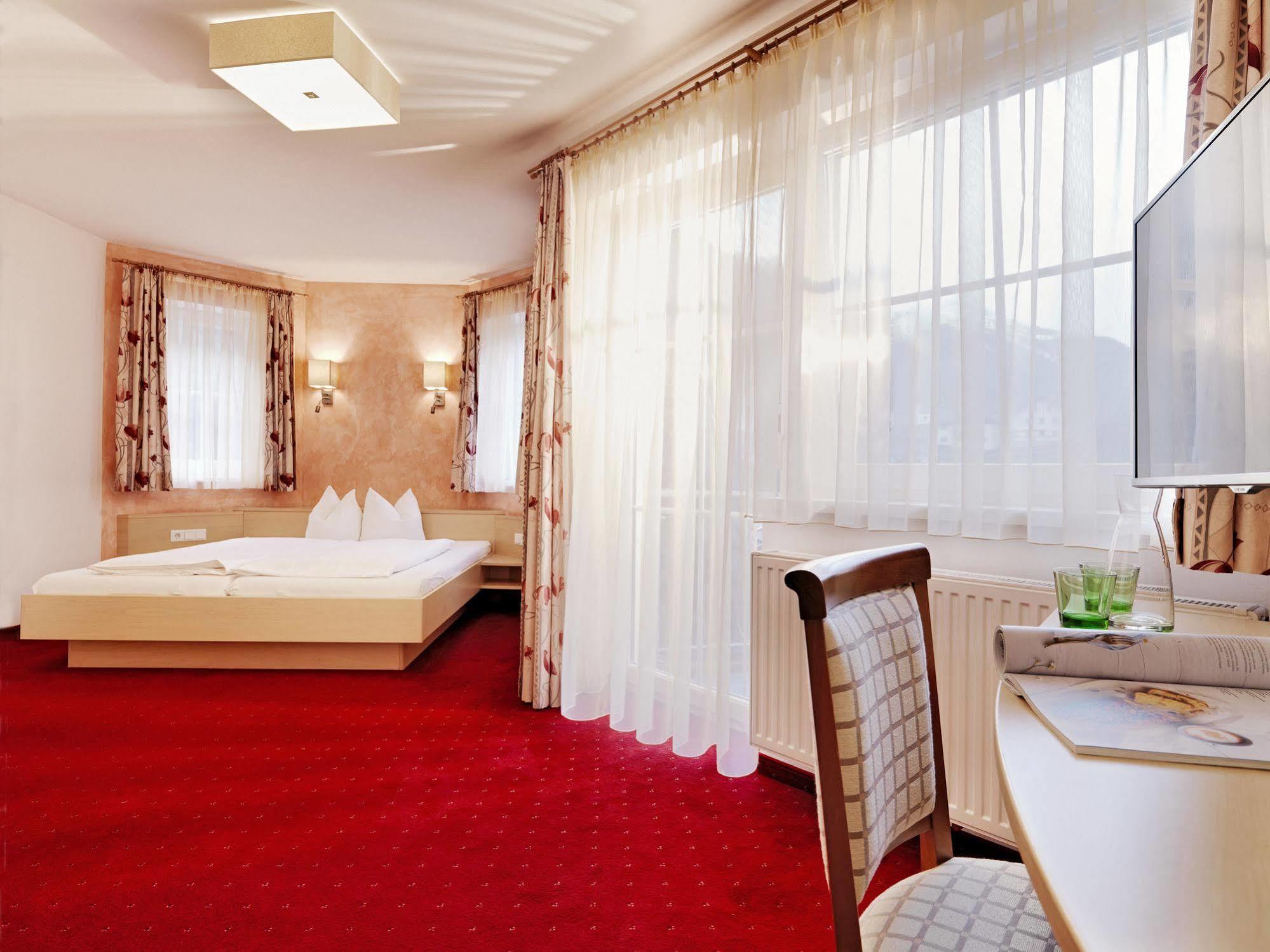 Posthotel Strengen Am Arlberg Esterno foto