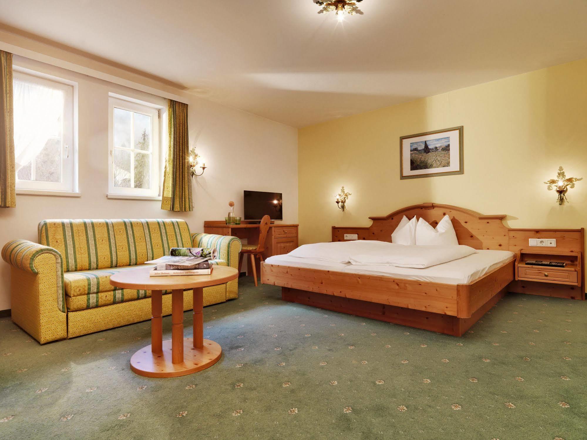 Posthotel Strengen Am Arlberg Esterno foto