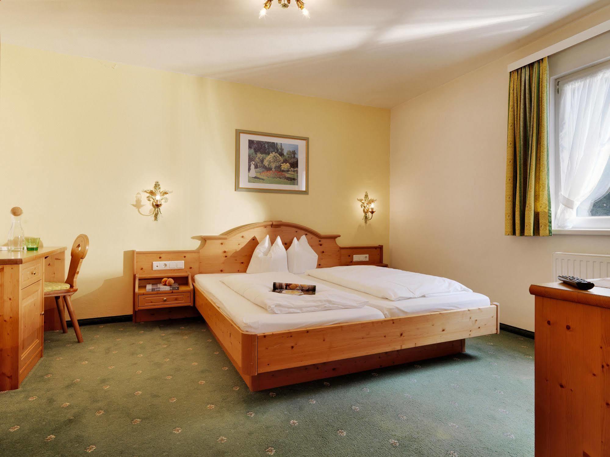 Posthotel Strengen Am Arlberg Esterno foto