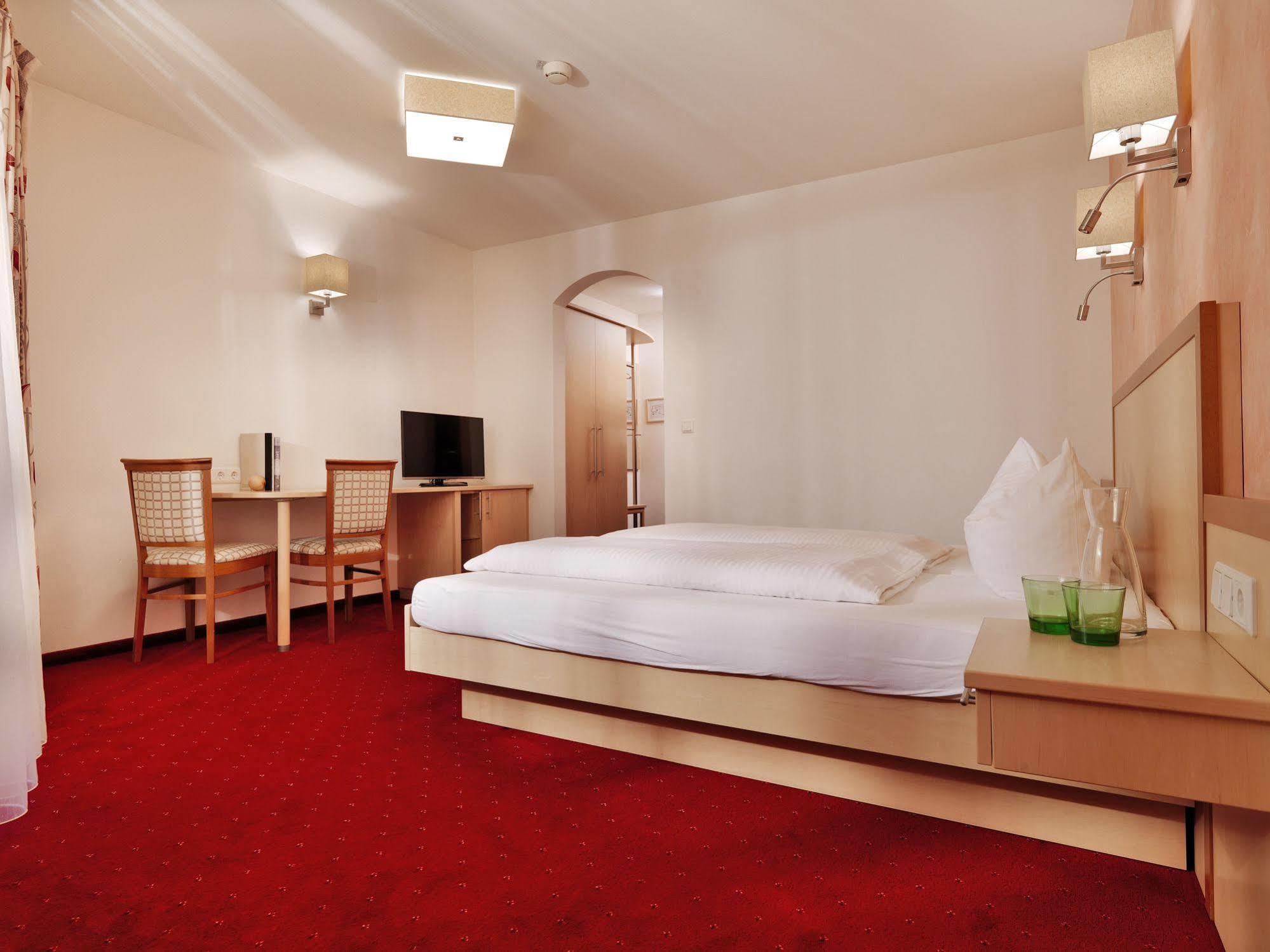 Posthotel Strengen Am Arlberg Esterno foto