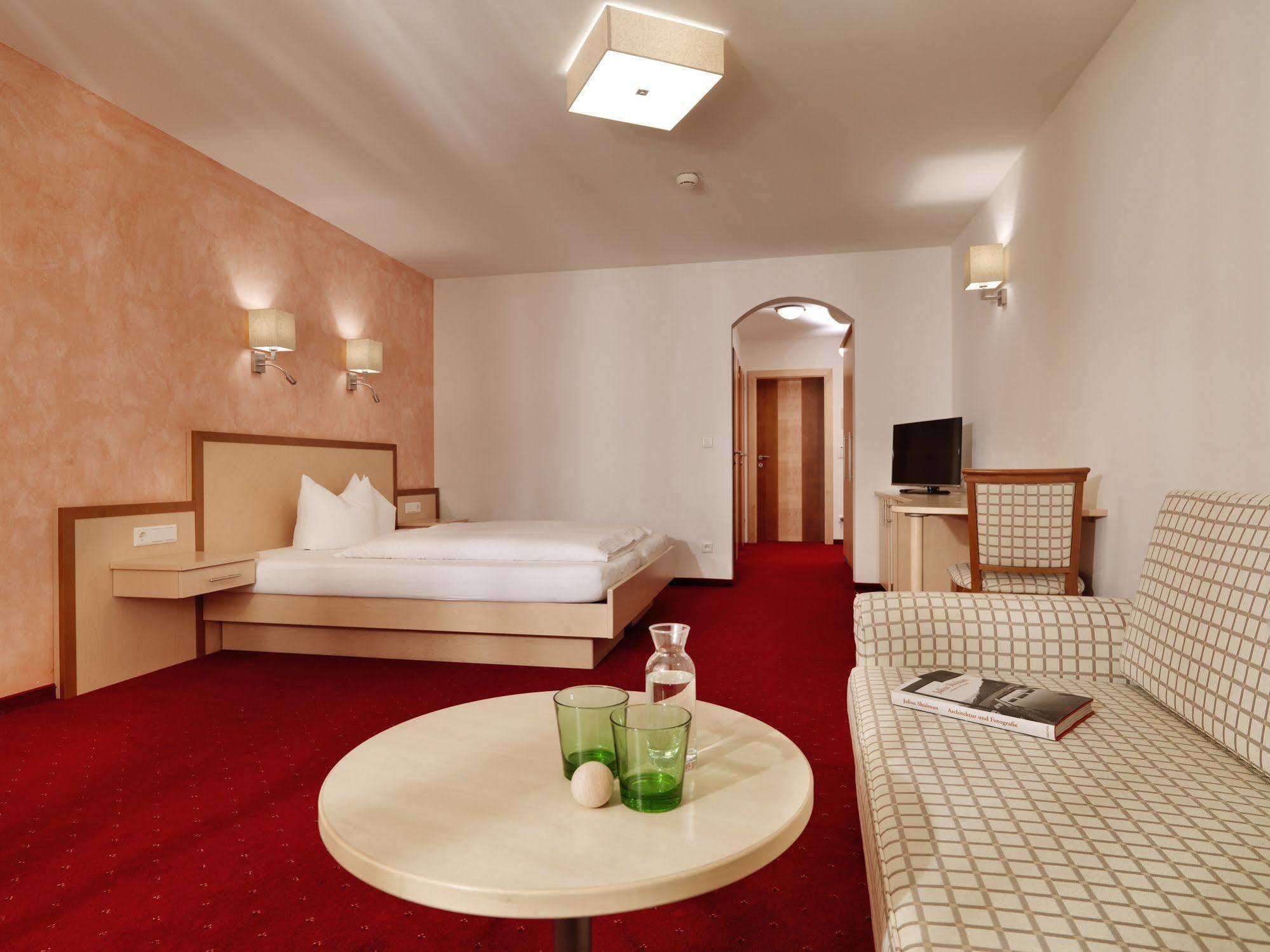 Posthotel Strengen Am Arlberg Esterno foto