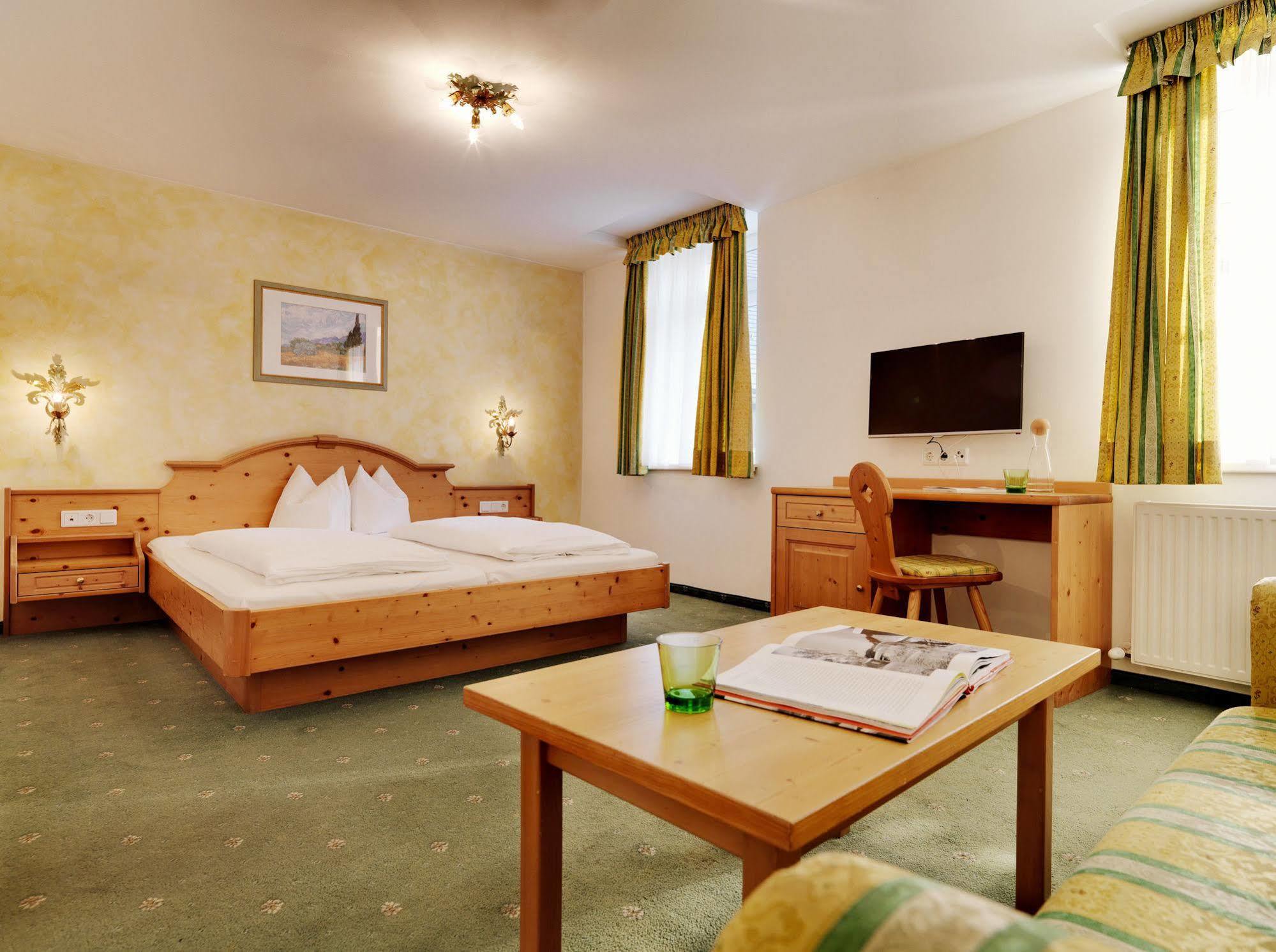 Posthotel Strengen Am Arlberg Esterno foto