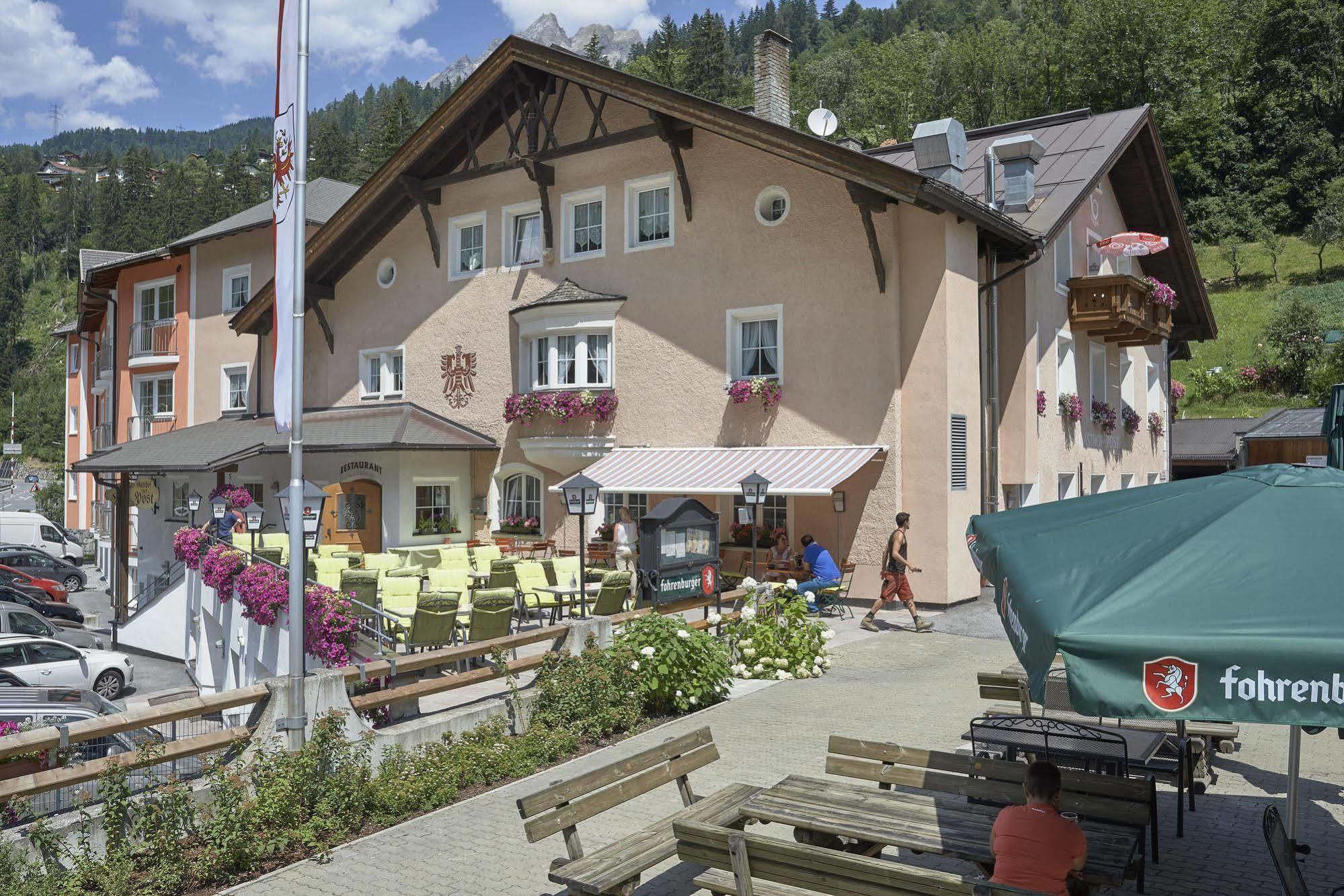 Posthotel Strengen Am Arlberg Esterno foto